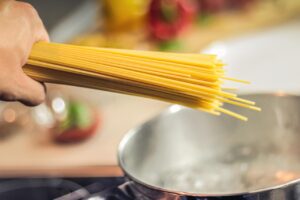 子育てママが給食調理の仕事を選ぶ理由とは？